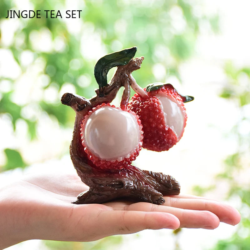 Creative resin lychee tea pet boutique color-changing can be raised tea tray small ornaments lucky cute desktop accessories